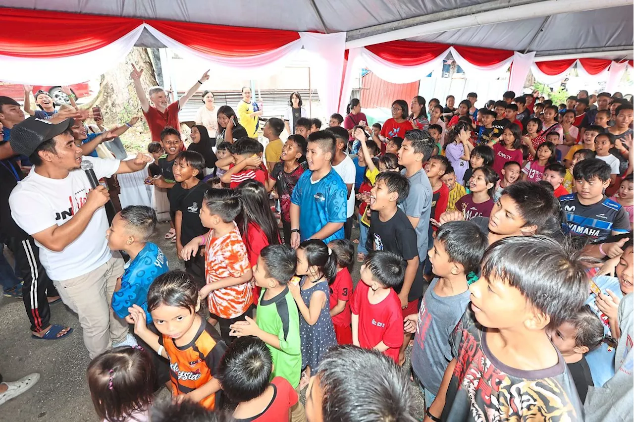 Sarawakian Families in Pasir Gudang Celebrate Christmas on a Smaller Scale