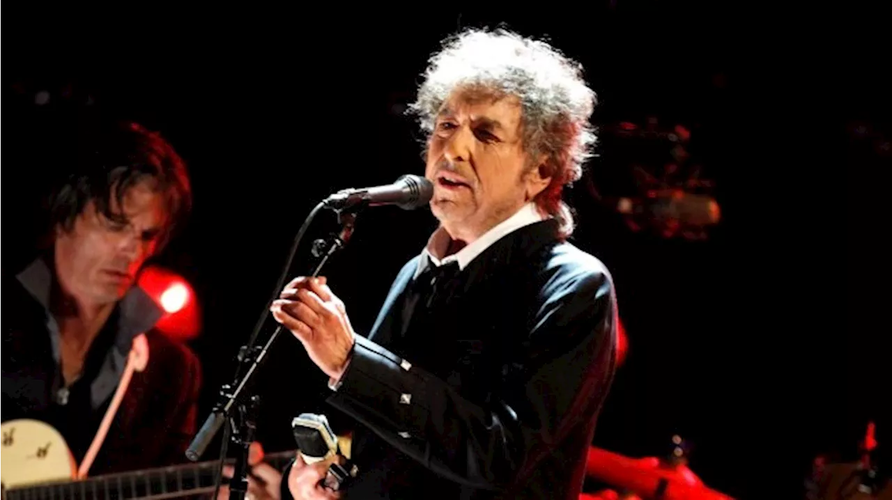 Bob Dylan's Dating History: From Carolyn Dennis to Suzie Pullen