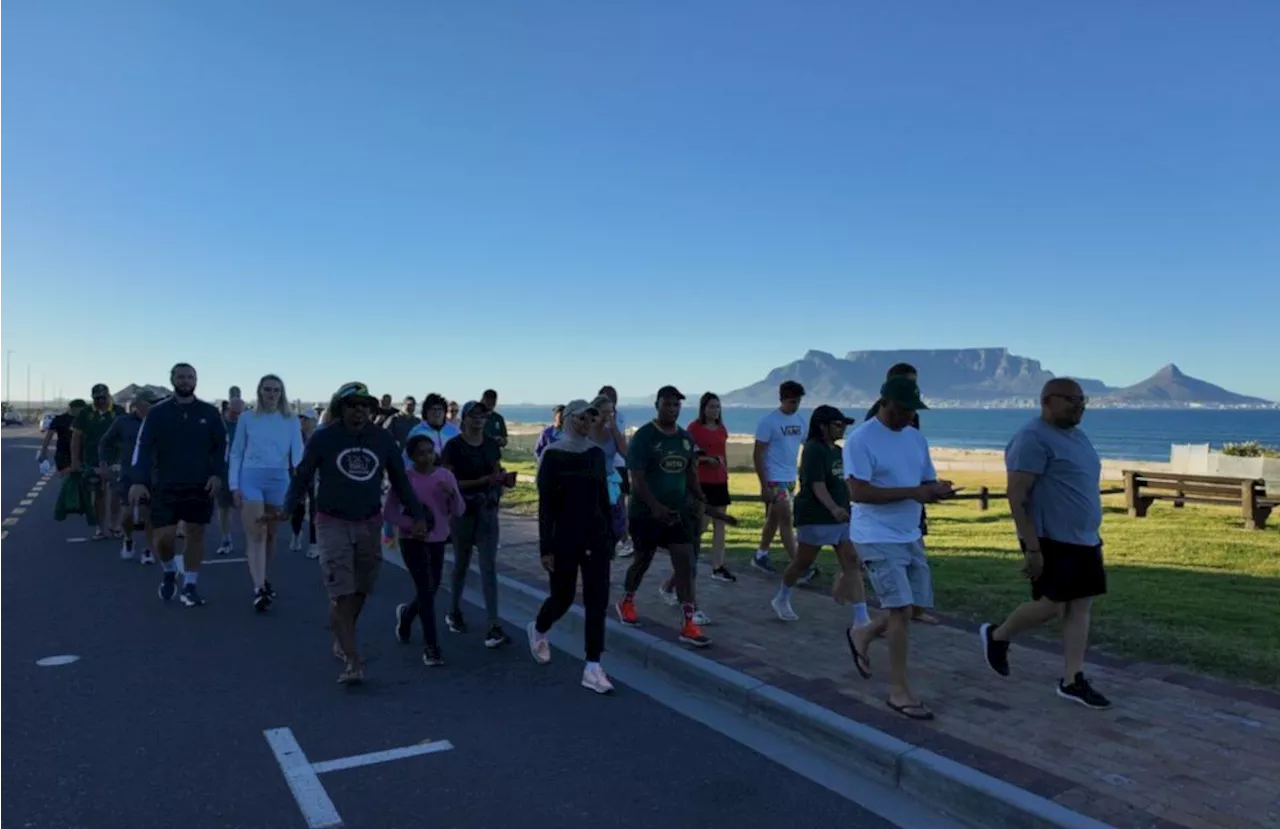 Rassie Erasmus Celebrates Christmas with Fans on Beach Walk