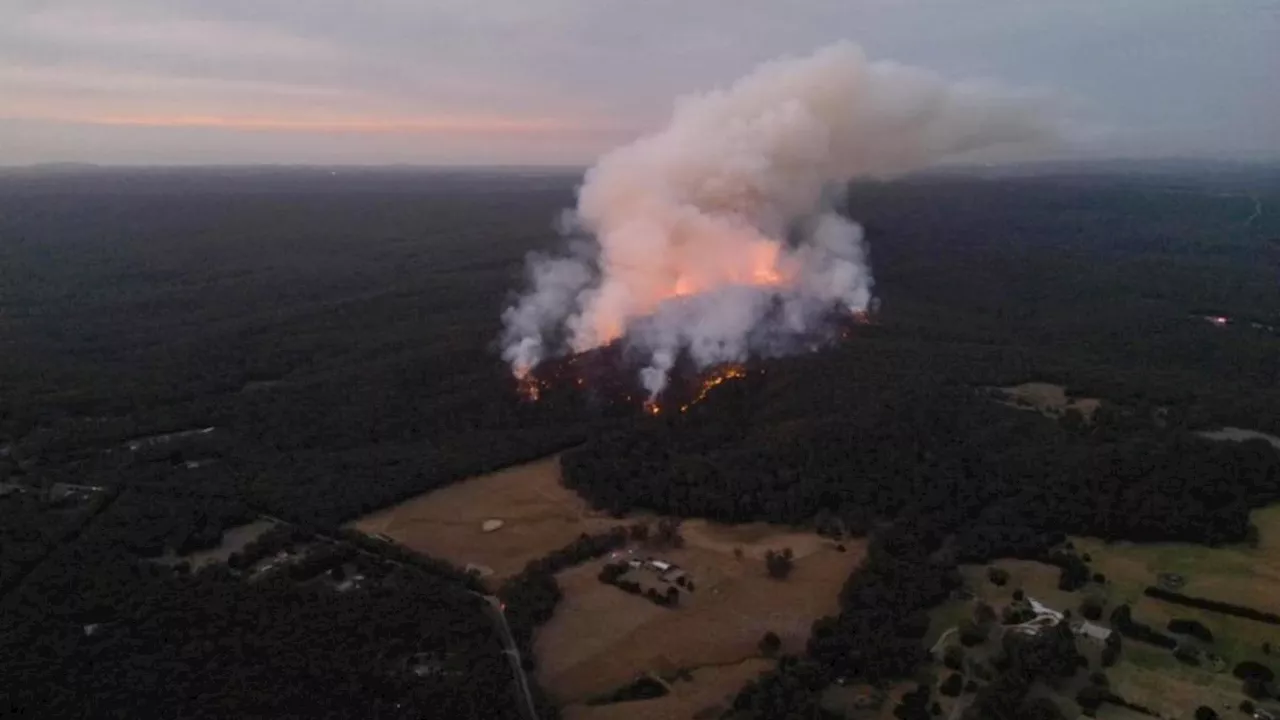 Emergency Warnings Issued as Bushfire Threatens Victoria