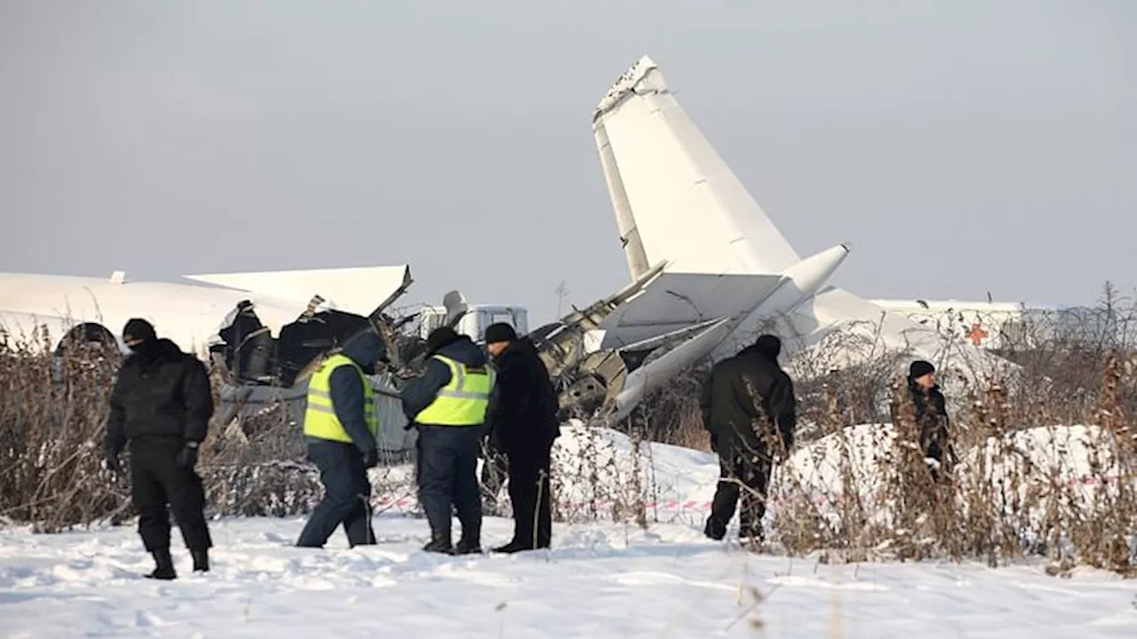 Kazakhstan Plane Crash: पक्षी के टकराने से हुआ विमान हादसा या कोई और वजह? जांच के लिए गठित हुआ आयोग