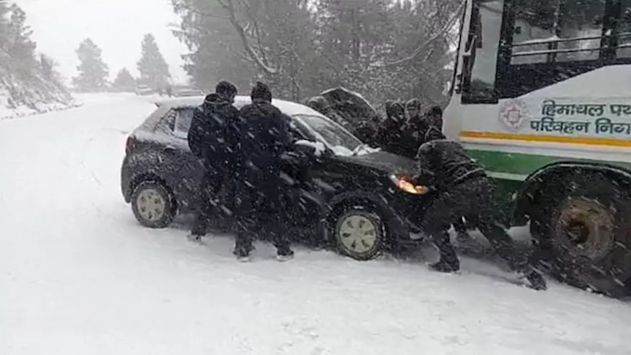 Snow Driving: पहाड़ी इलाकों में बर्फबारी से वाहन चालकों को परेशानी, जानें बर्फ में सुरक्षित ड्राइविंग के टिप्स