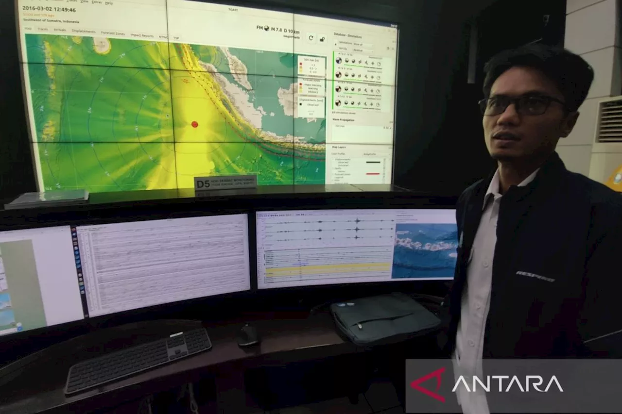 Operator Ina-TEWS Bertugas di Ruangan Pengoperasian yang Selalu Panas