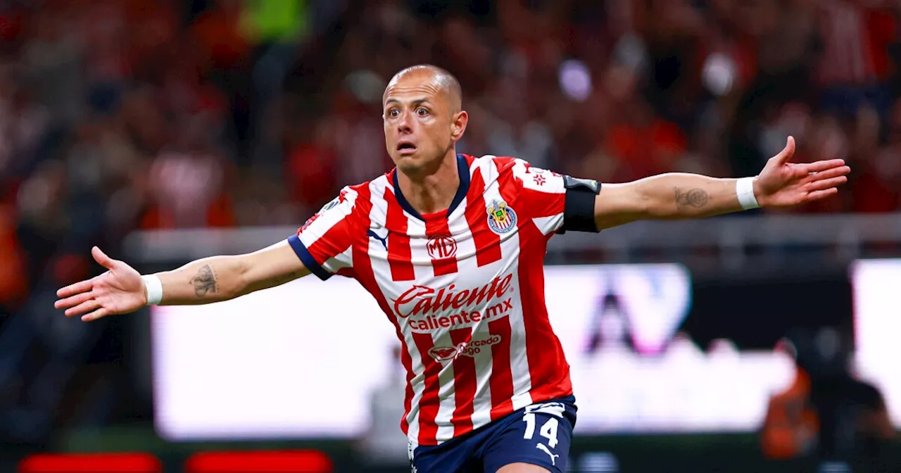 Aficionados de Chivas explotan contra Chicharito en plena Navidad