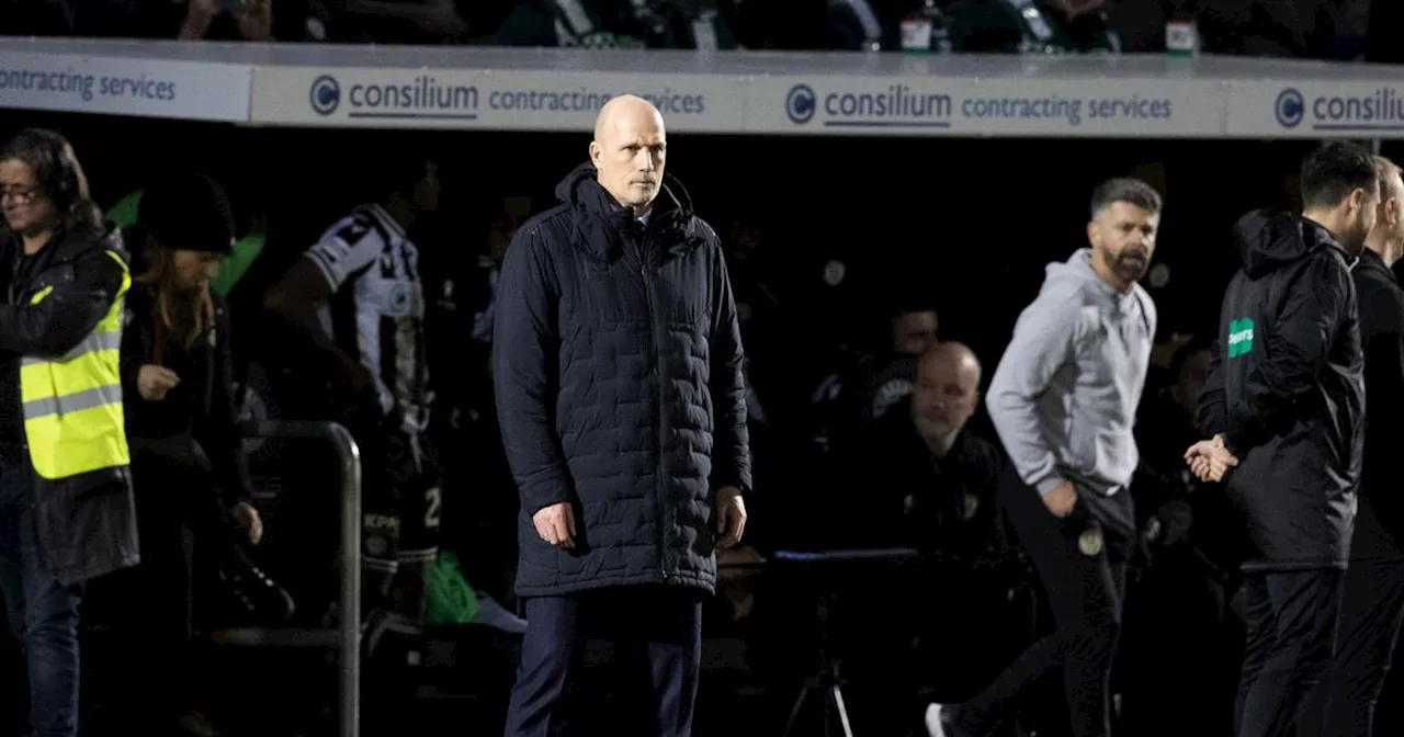 Philippe Clement throws Rangers calculator in the bin after St Mirren first half