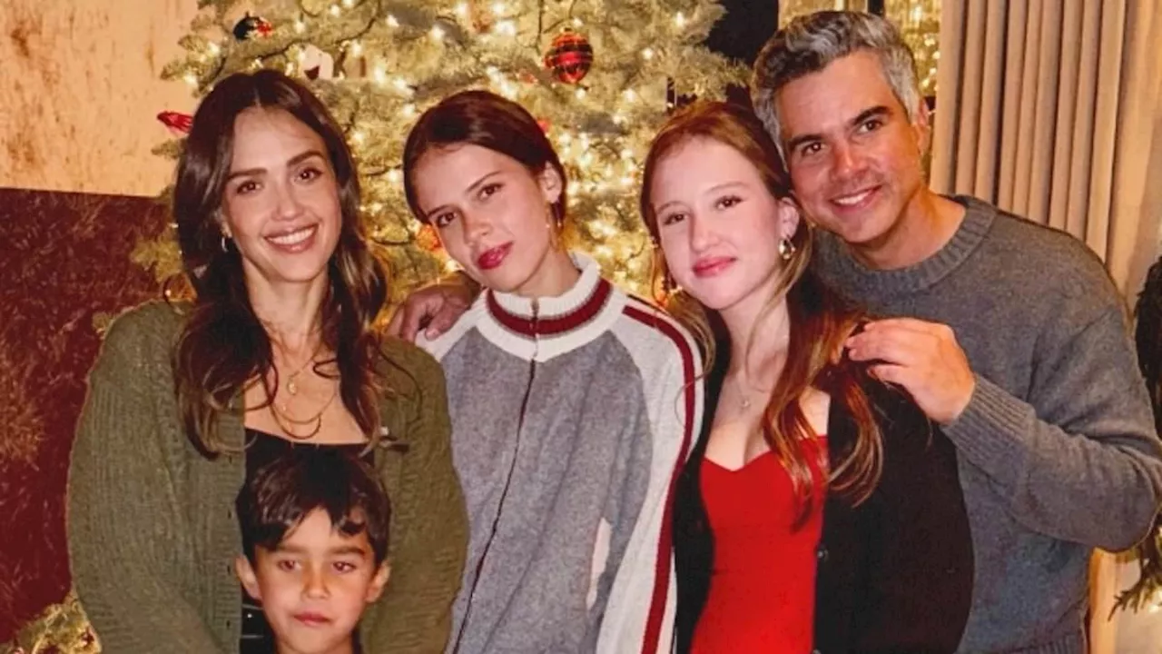 The baffling hidden detail in Jessica Alba's seemingly happy family photo