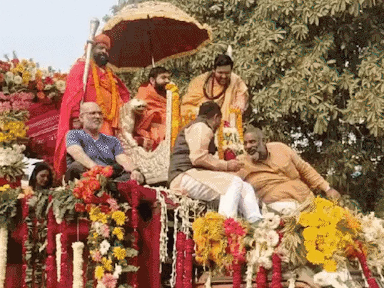 श्रीपंच अग्नि अखाड़े की महाकुंभ मेले में हुई पेशवाई