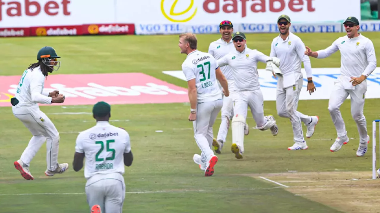 Pakistan fight back as 13 wickets fall on opening day against South Africa