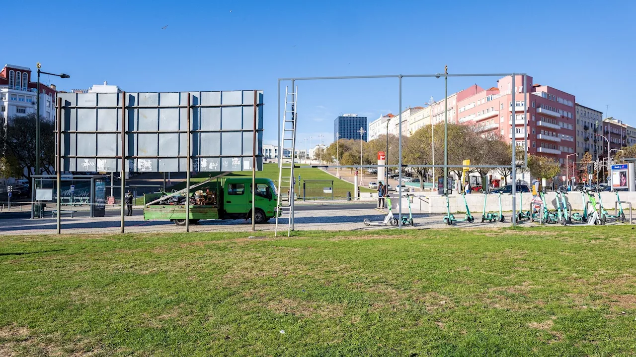 Câmara de Lisboa retira cartazes políticos na Alameda