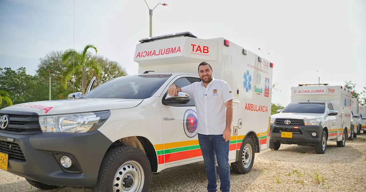 Gobernador Yamil Arana entrega modernas ambulancias