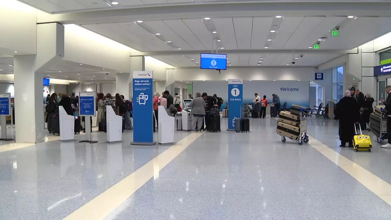 North Texas travelers keep high spirits despite weather delays