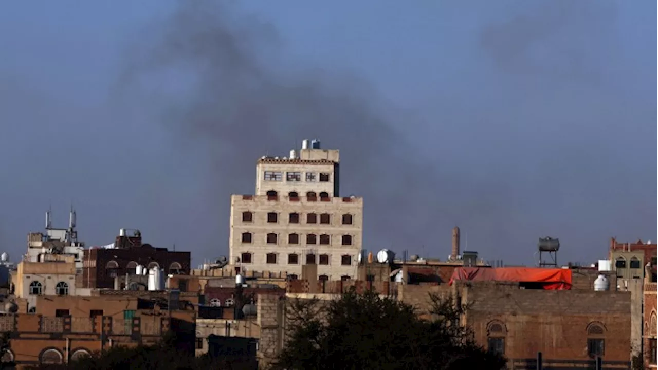 Israeli warplanes hit Houthi targets in Yemen