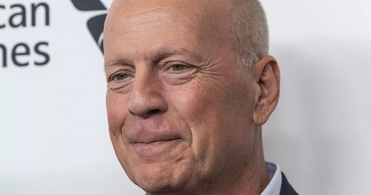 Bruce Willis atteint de démence : l’acteur tout sourire, cette vidéo qui fait plaisir à voir