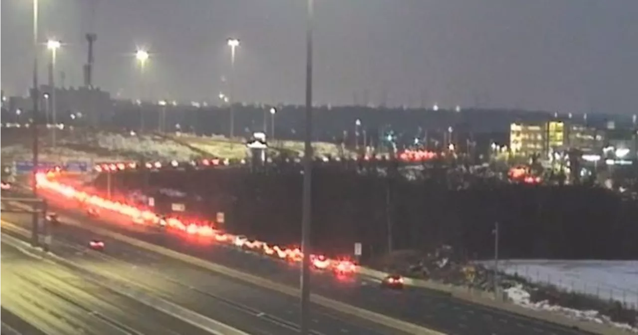 Boxing Day drivers causing ‘significant congestion’ on part of Hwy 401: OPP