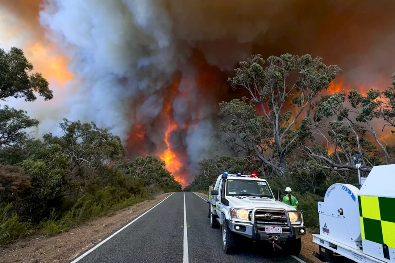 Heat wave in Australia leads to warnings of potentially devastating wildfires in south