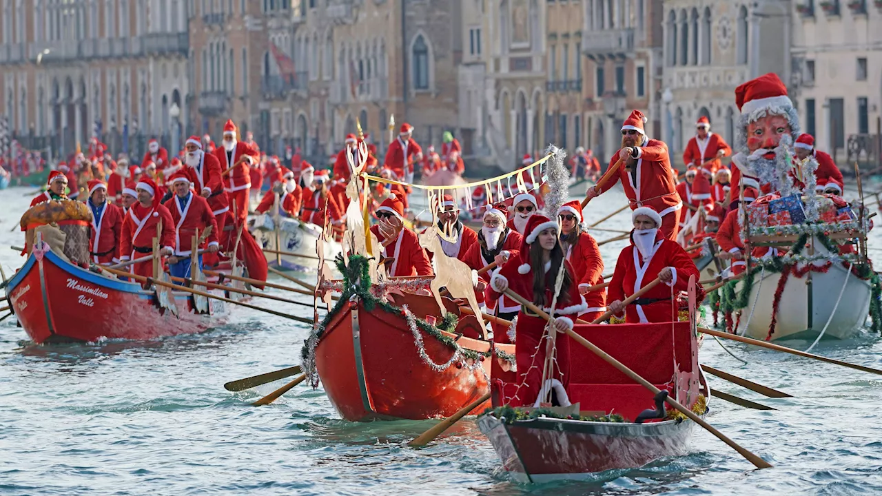 Spektakel in der Lagunenstadt - Schlitten? In Venedig kommen Weihnachtsmänner per Boot