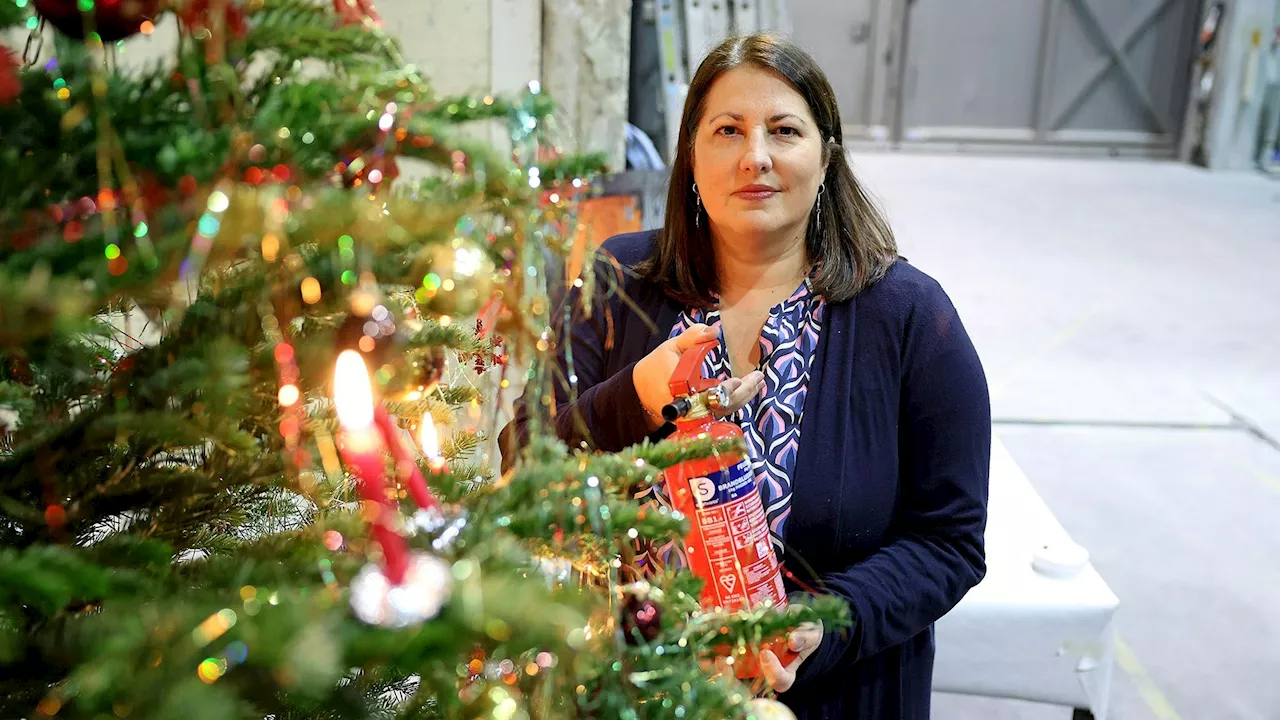 Trockener Baum als Brandgefahr - Die Experten-Tipps für sichere Weihnachtsfeiertage