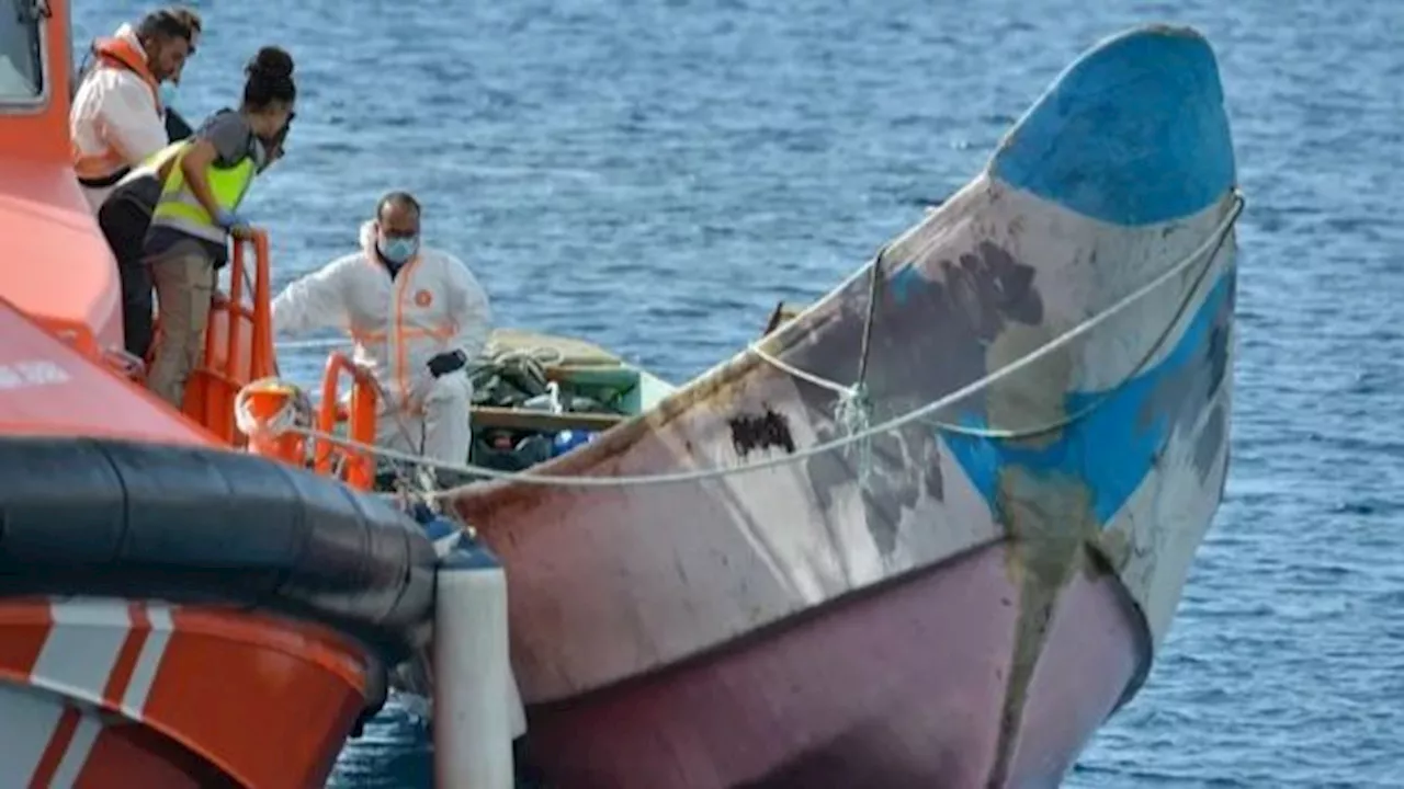 Tres cayucos con unas 200 personas llegan a las costas canarias en las últimas horas