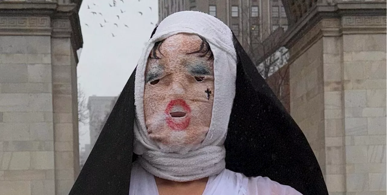 “Wet Juicy Body”: Performance Artist Kuby Lin Recreates 2024’s Most Viral Moments