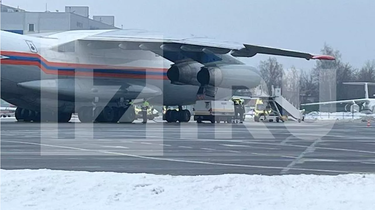 Спецборт МЧС приземлился в Жуковском с пострадавшими россиянами после крушения самолета в Казахстане