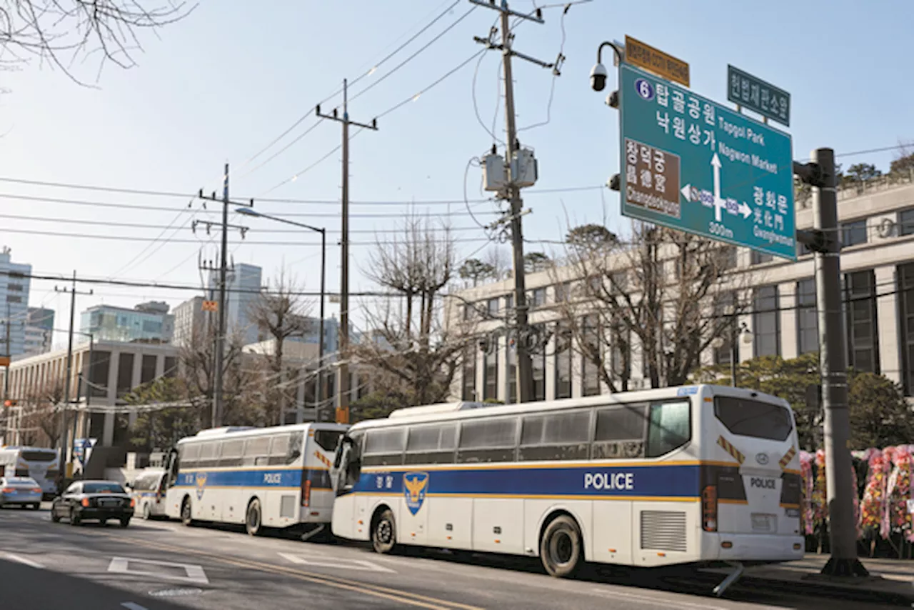 오늘 헌재서 尹 탄핵심판 첫 기일…尹측 참석여부 불투명