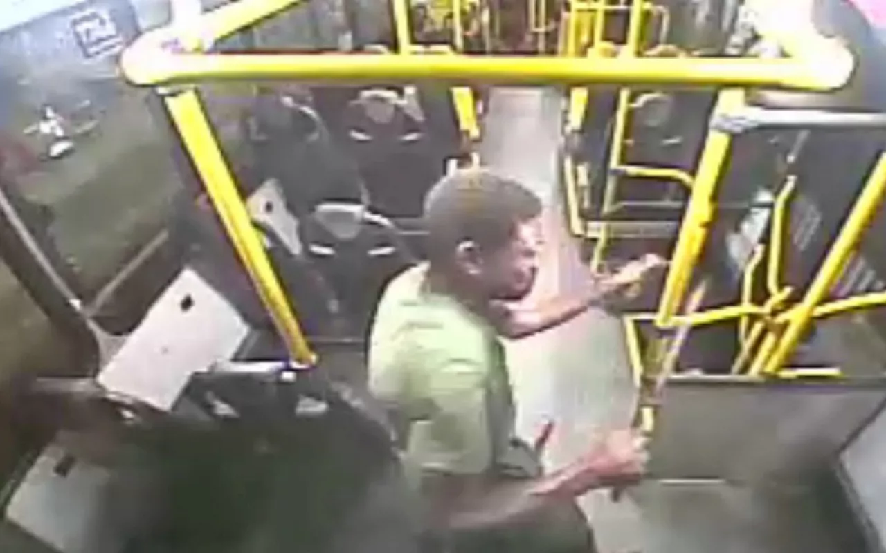 Vídeo: motorista de ônibus é agredida com pedaço de cano na véspera de Natal