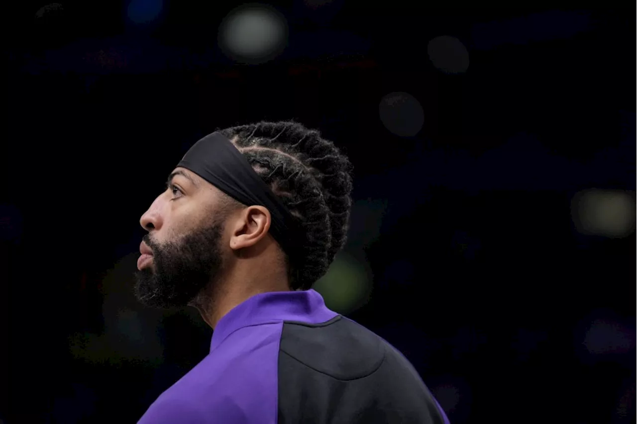 Anthony Davis Exits Lakers' Christmas Day Game Early Due to Left Ankle Injury