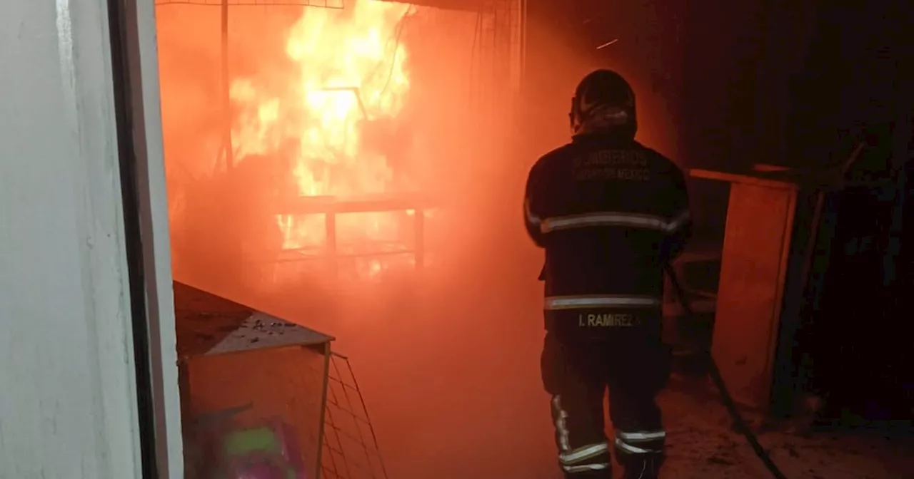 Mercado de Zapotitlán en Tláhuac sufre un fuerte incendio