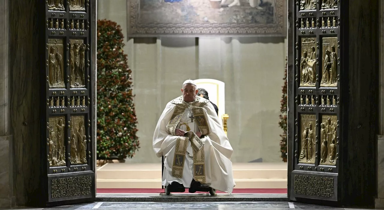 Papa Francesco apre una Porta Santa al carcere di Rebibbia