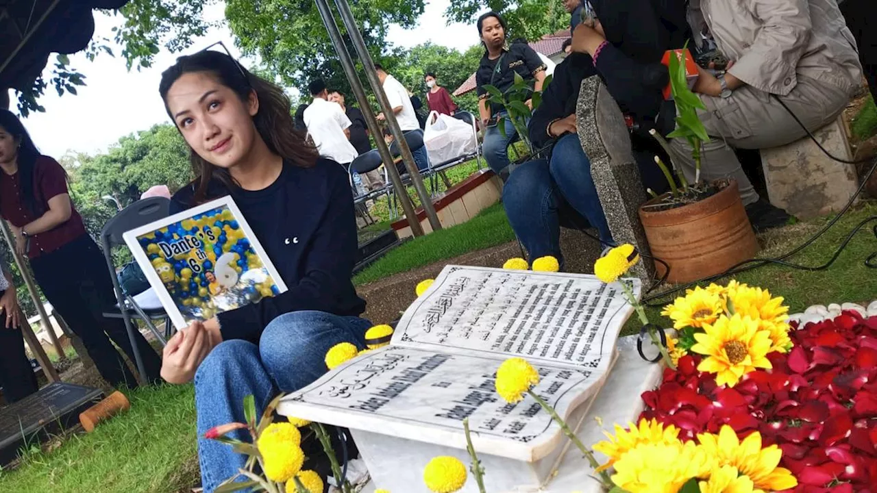 Tangis Tamara Tyasmara Gelar Doa Bersama di Makam Putranya: Harusnya Umur Dante 7 Tahun