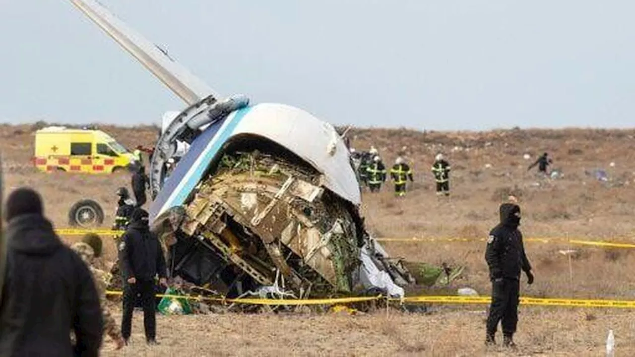 Teori Penyebab Kecelakaan Pesawat Azerbaijan Airlines yang Menewaskan 38 Orang