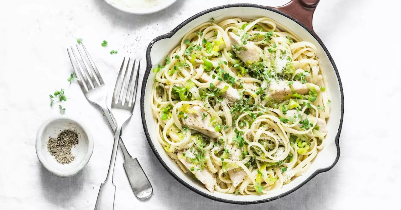 Pâtes Carbonara au Poulet et au Poireau: Une Recette Express