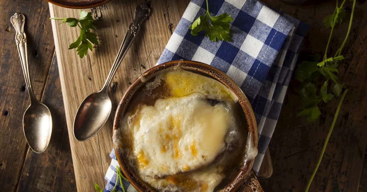 Soupe à l’oignon gratinée au comté facile et rapide