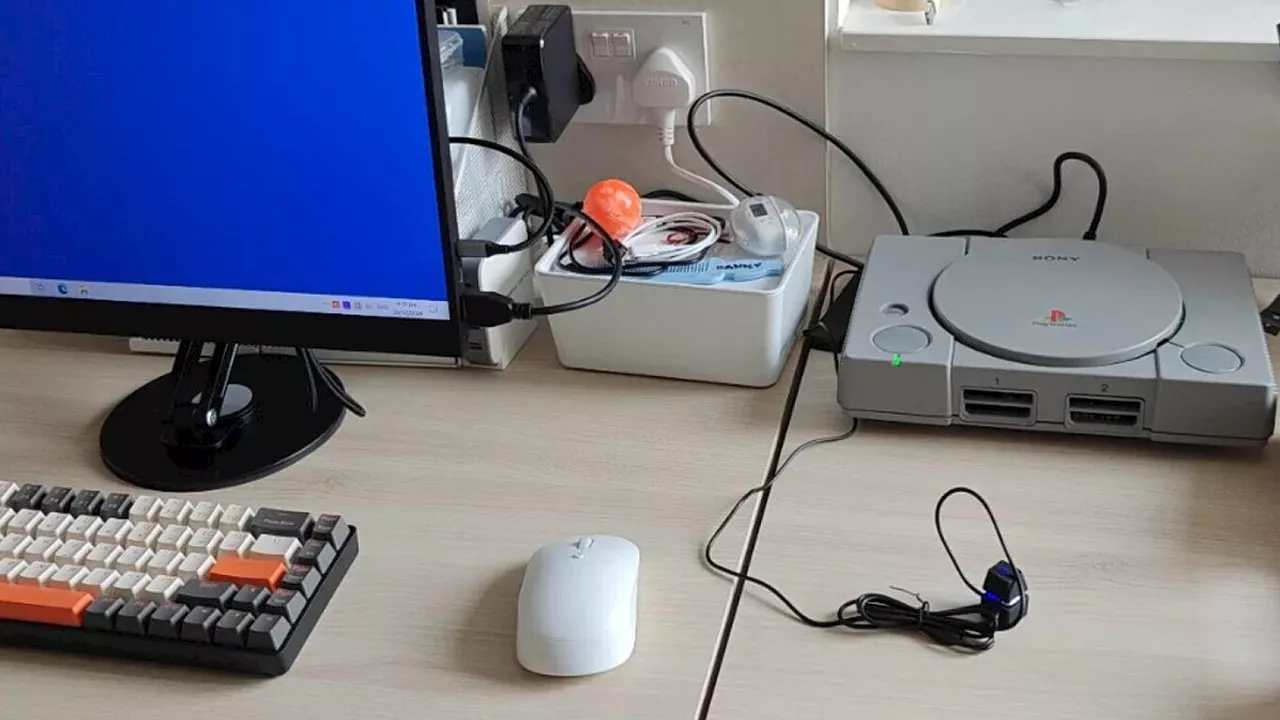 Bastler quetscht einen PC in eine PlayStation 1