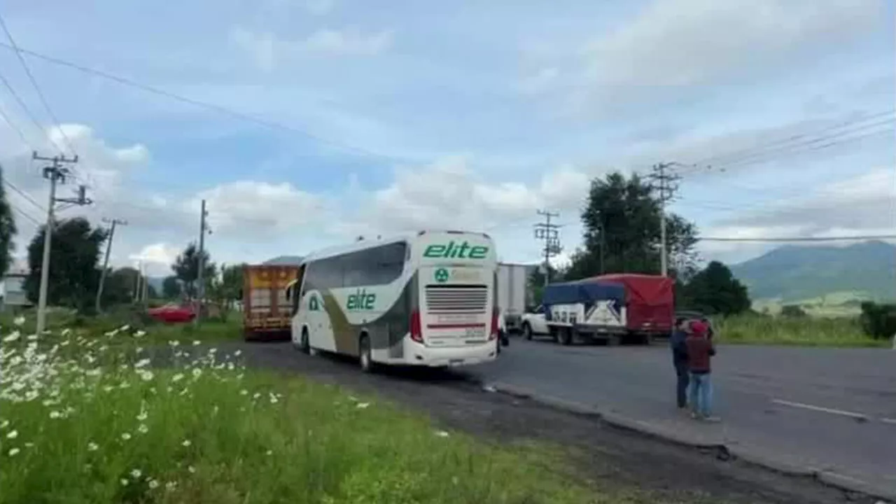 Accidente en carretera de Michoacán deja seis muertos, dos son menores de edad