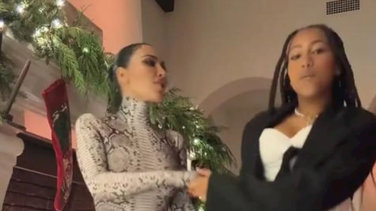 Kim Kardashian bekommt Hate für Norths (11) Weihnachtsoutfit