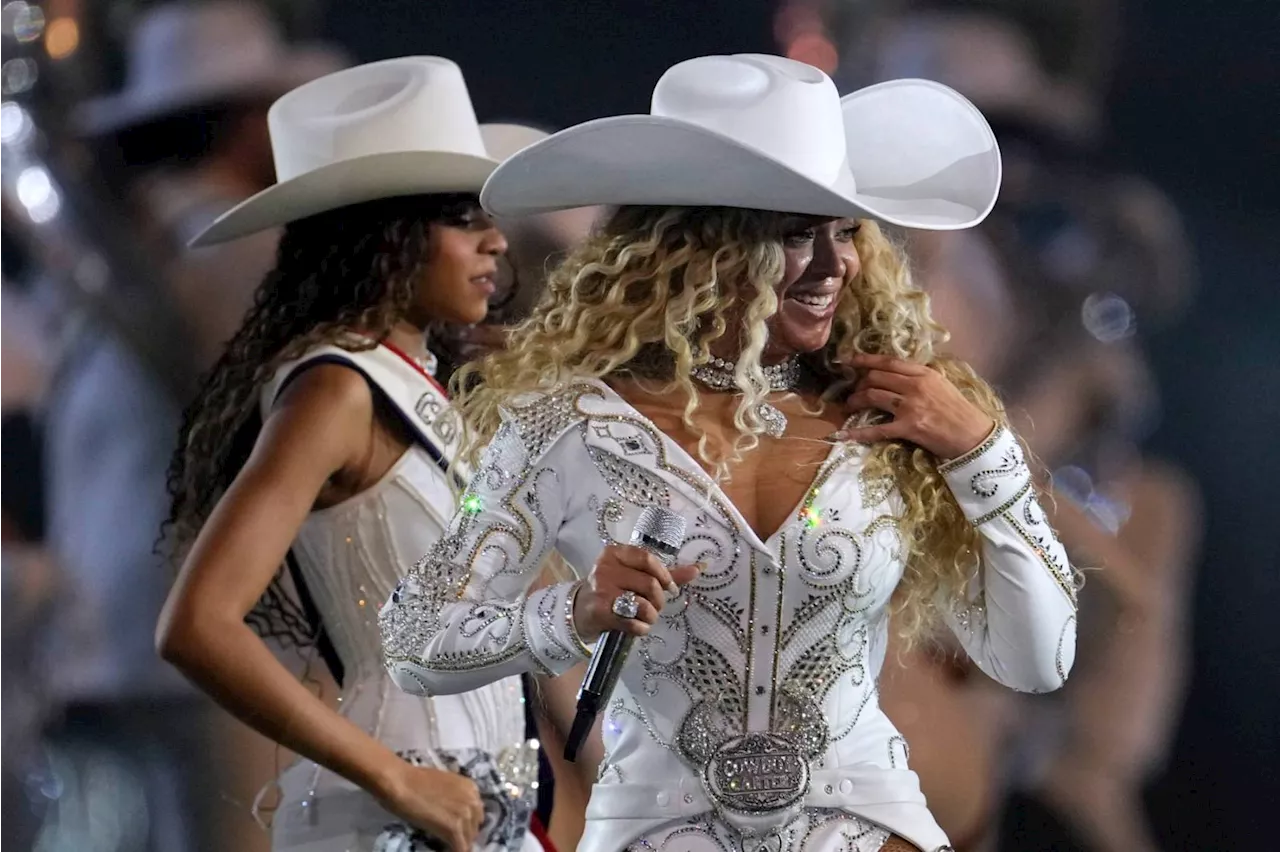 Beyoncé Performs Country Music Hits Live for the First Time