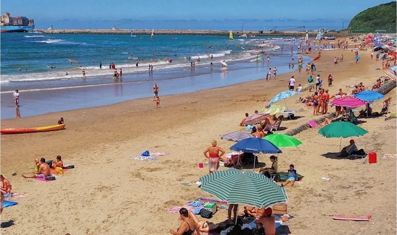 Buffalo City holidaymakers urged not to swim at eastern beach - SABC News - Breaking news, special reports,