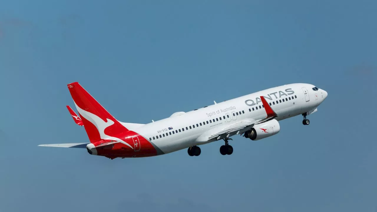 Plane Load of Aussies Miss Christmas as Qantas Flight Returns to Sydney