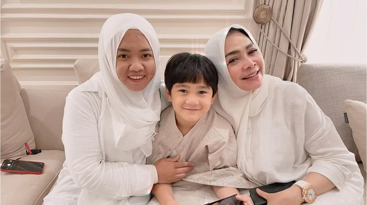 Rieta Amilia dan Mbak Lala 'Bersekongkol' Curi Susu untuk Rafathar