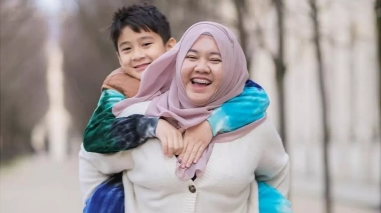 Rieta Amilia Serahkan Uang Lebih ke Rafathar Via Transfer