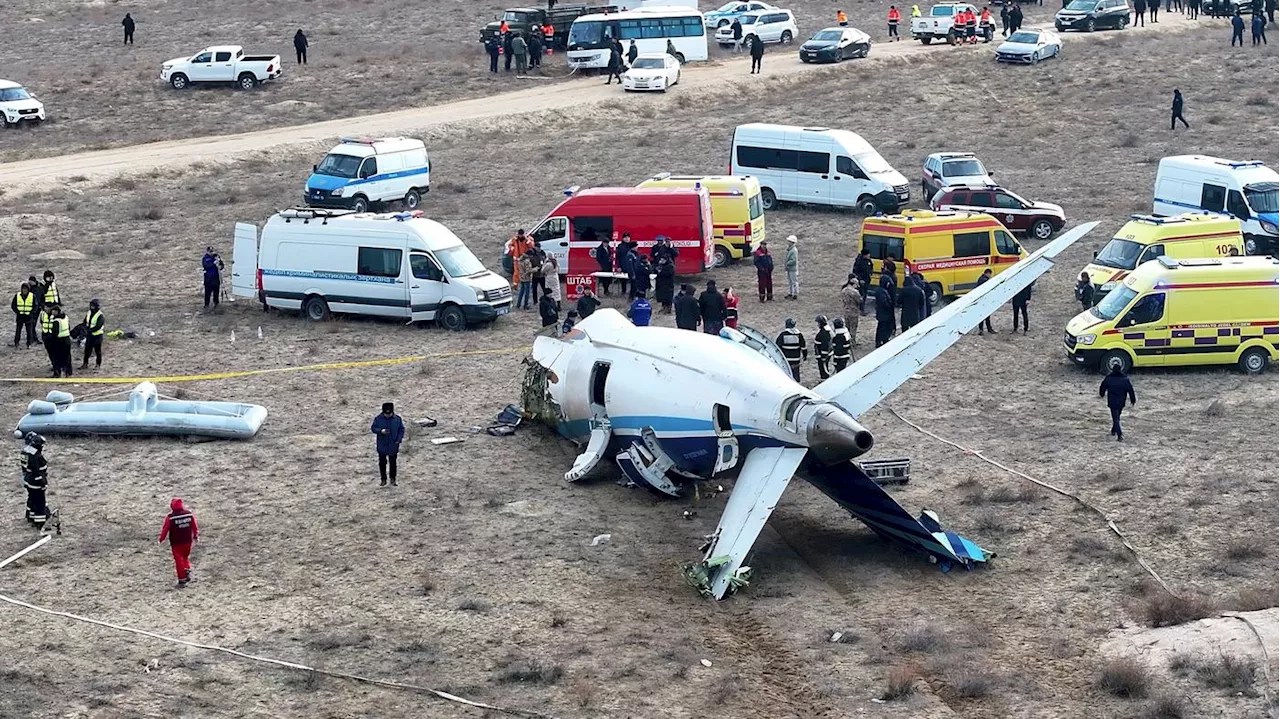 Aserbaidschan geht von russischem Treffer aus: Erste Airline streicht nach Absturz in Kasachstan Flüge nach Moskau