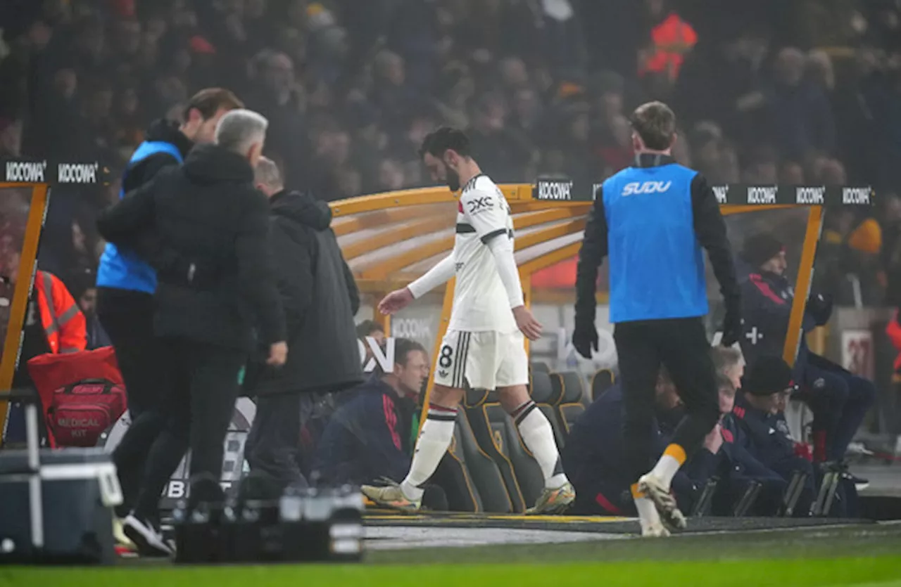 Fernandes sent off as Wolves heap misery on Man United