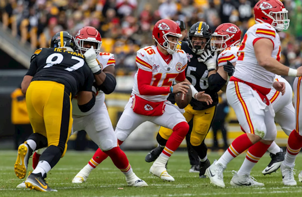 Mahomes Leads Chiefs to AFC Top Spot on Christmas Day