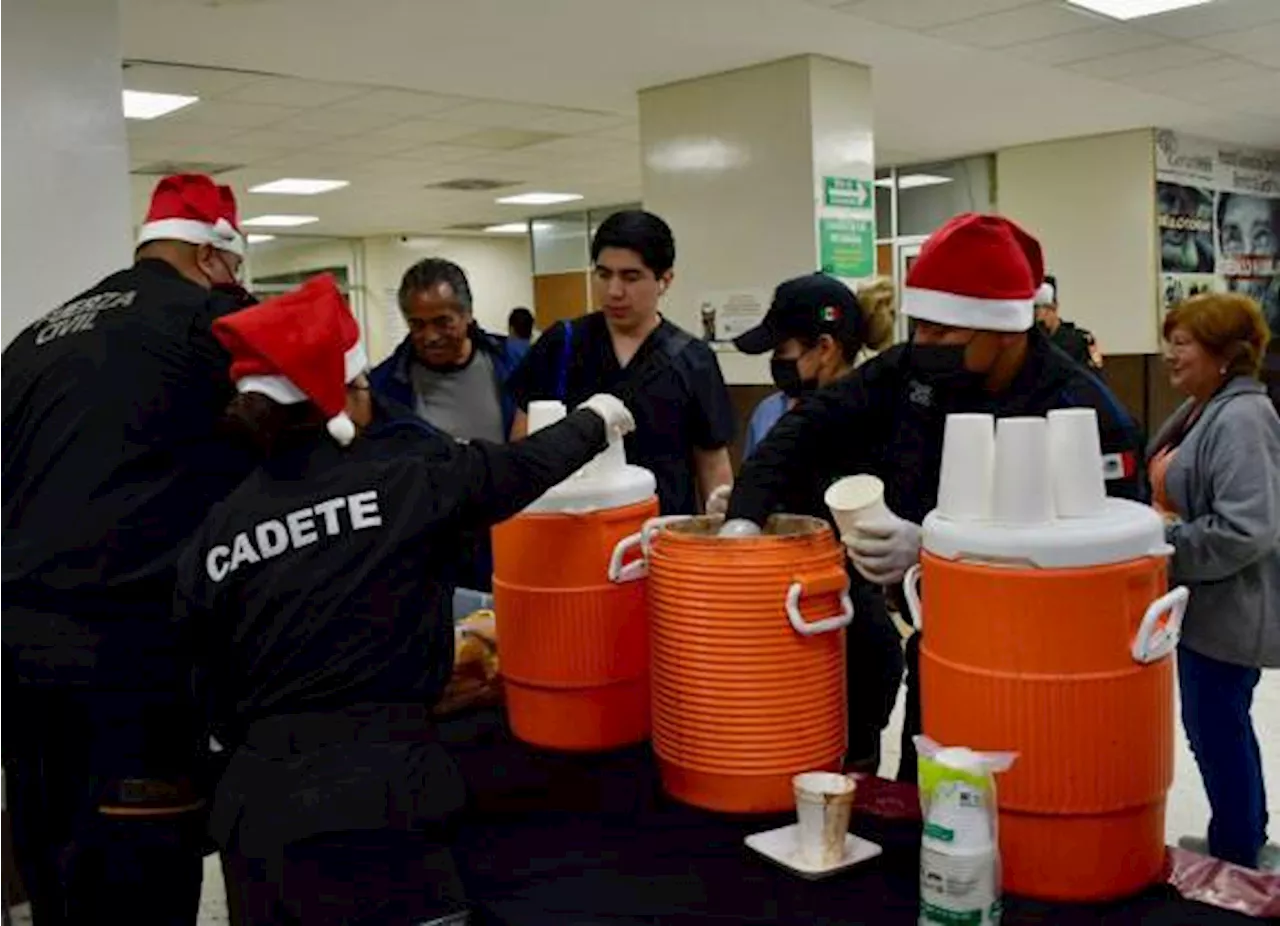 Elementos de Fuerza Civil reparten cena navideña en hospitales de Nuevo León