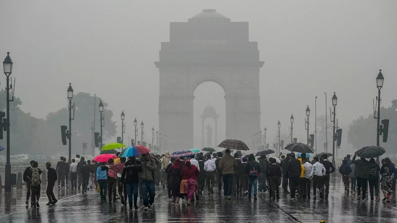 उत्तर भारत में कड़ाके की ठंड, पहाड़ों पर बर्फबारी