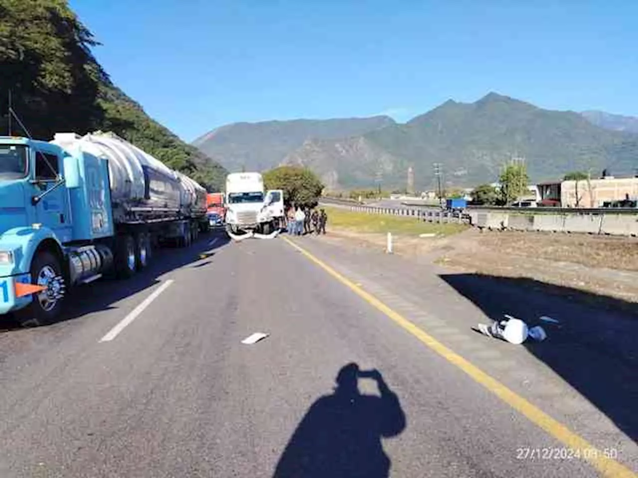 Choque entre Camiones Causa Caos Vehicular en Autopista Puebla-Orizaba