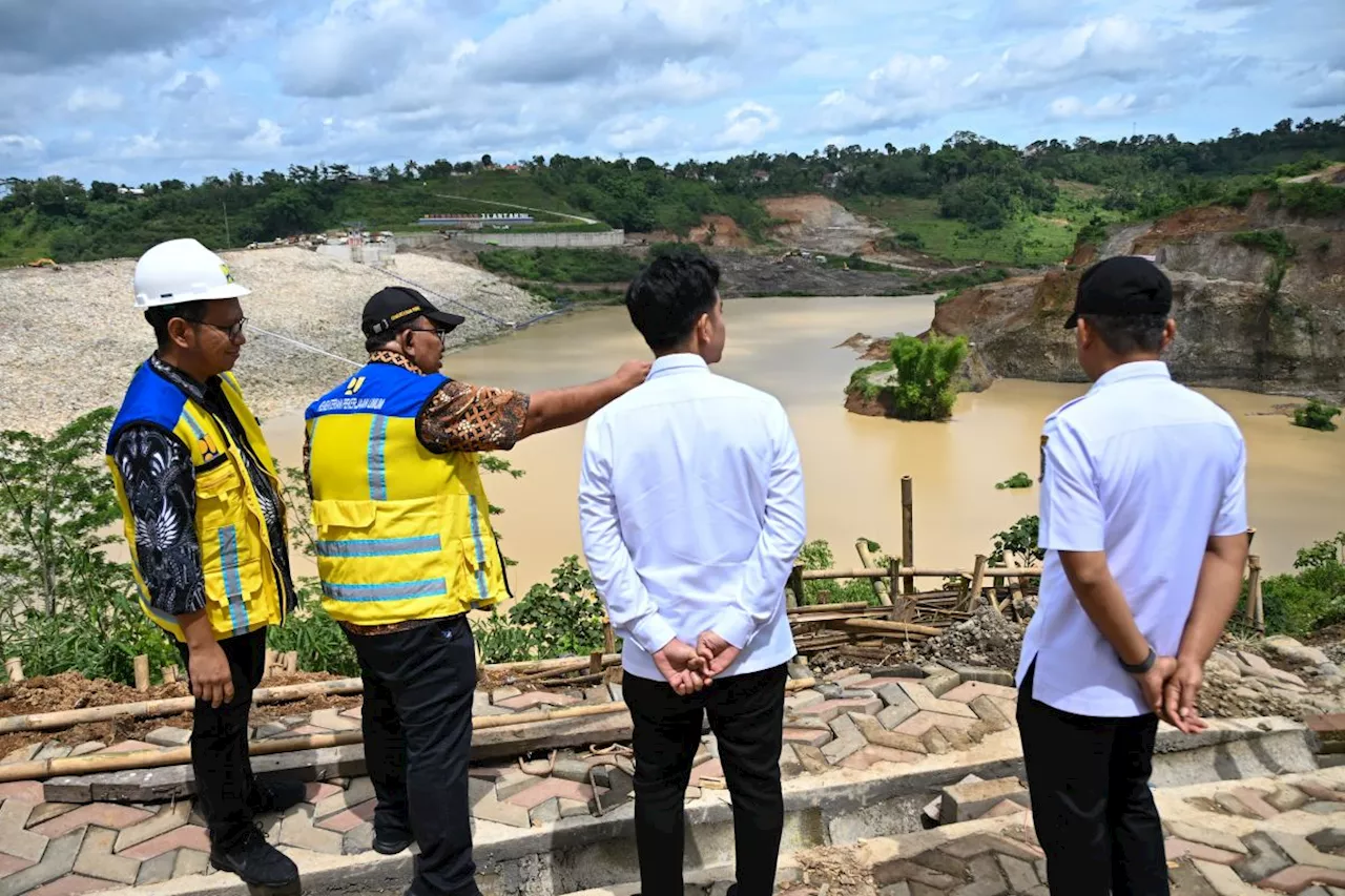 Gibran tinjau Bendungan Jlantah untuk irigasi hingga energi terbarukan