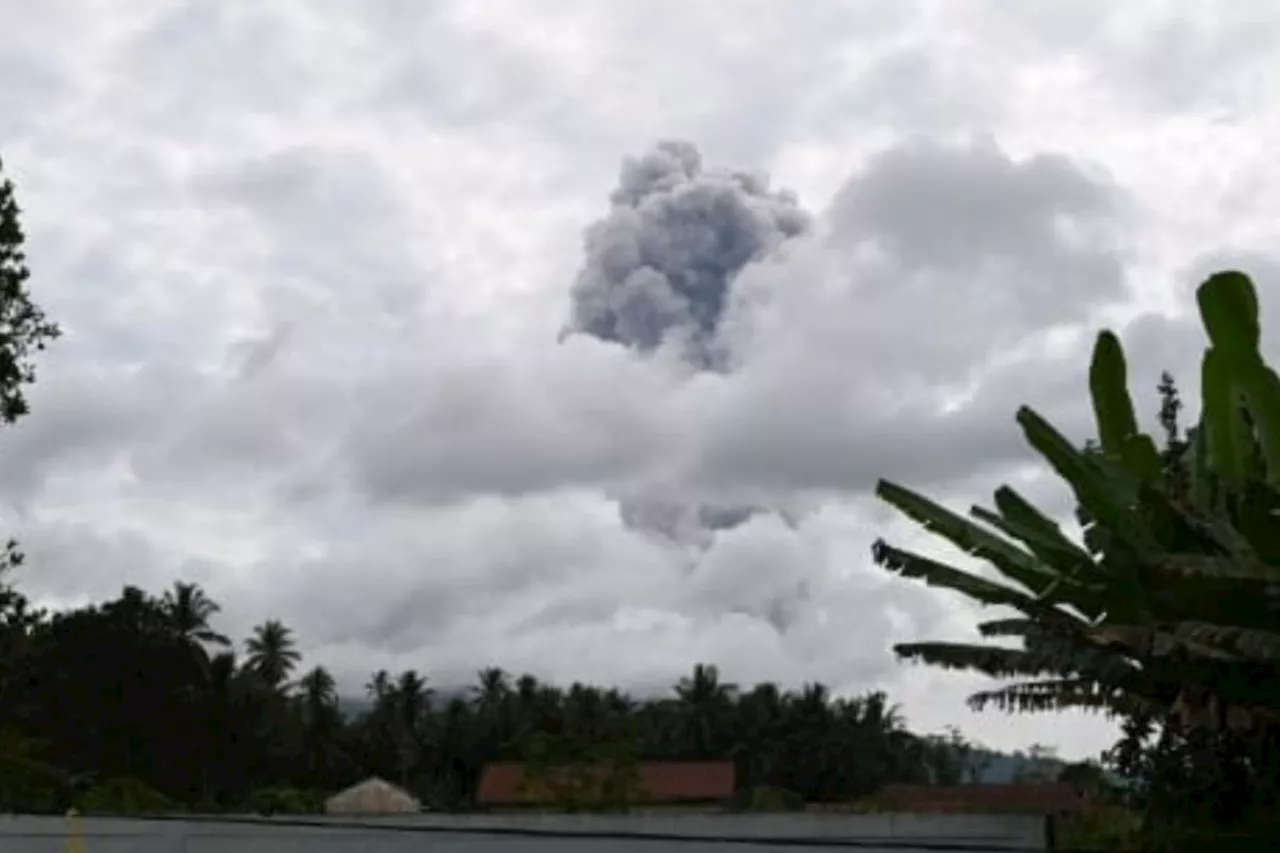 Gunung Dukono Letuskan 406 Kali Dalam 24 Jam