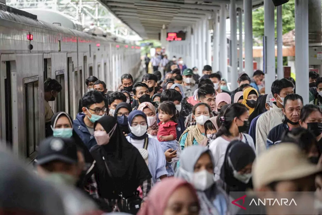 KRL Beroperasi 24 Jam di Malam Tahun Baru 2025